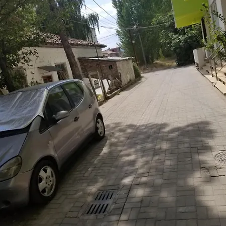 דירה Rei's